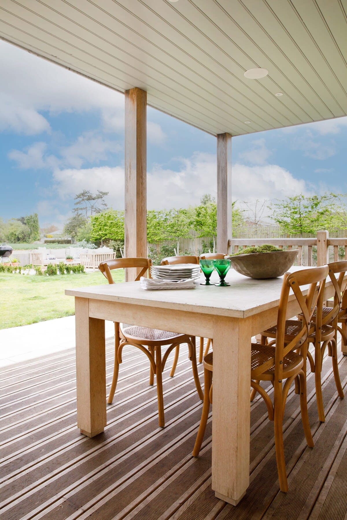 You can also serve your meals under the pergola