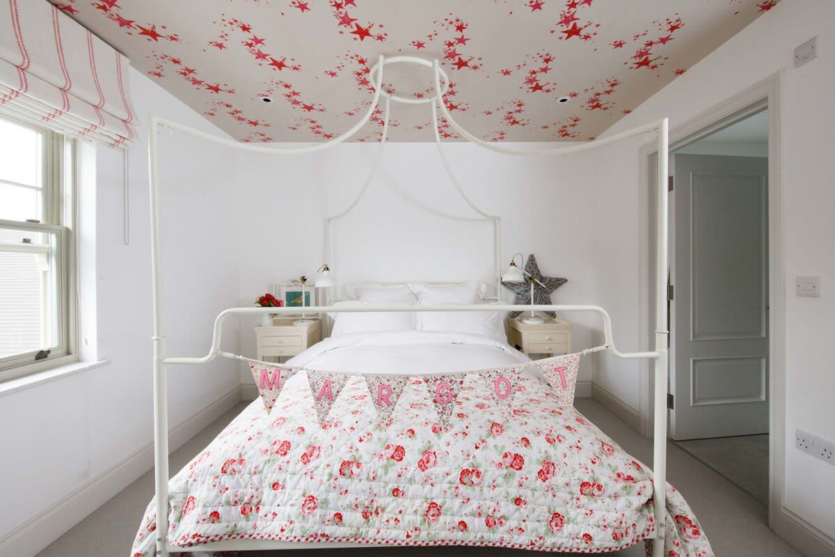 Children are going to love the cute décor in this small double