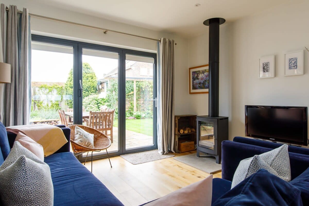 Pretty Coastal Home in Bosham, Close to Water