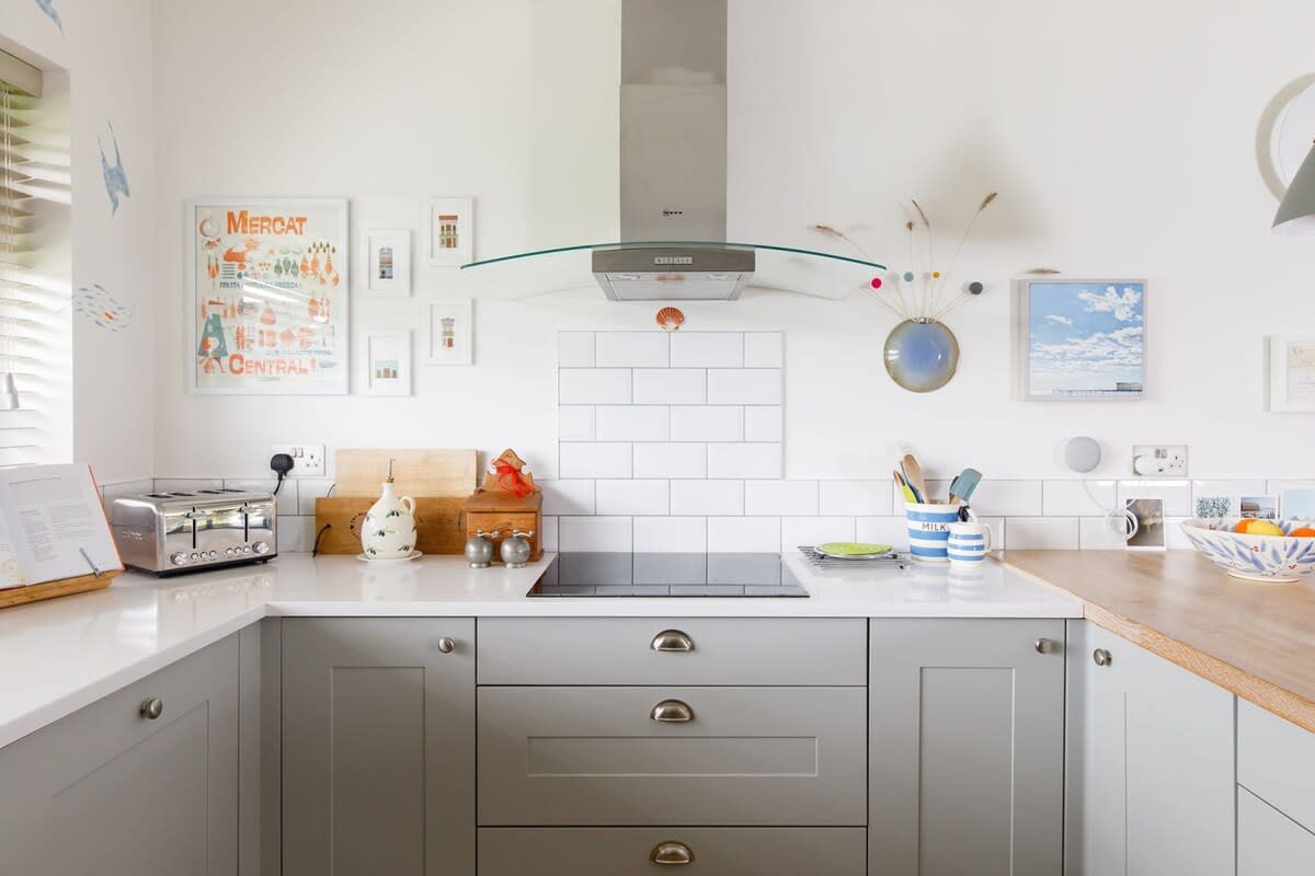 The recently renovated kitchen is fully equipped so you can prepare all your meals and picnics!