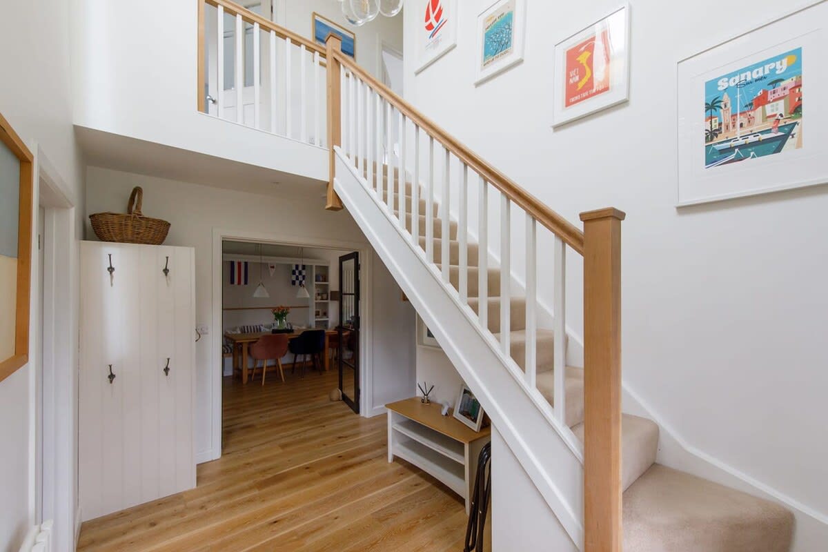 Pretty Coastal Home in Bosham, Close to Water