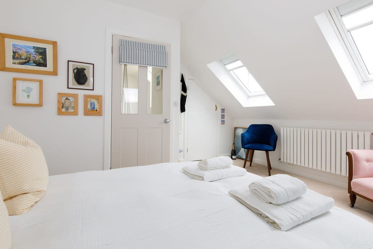 Pretty Coastal Home in Bosham, Close to Water
