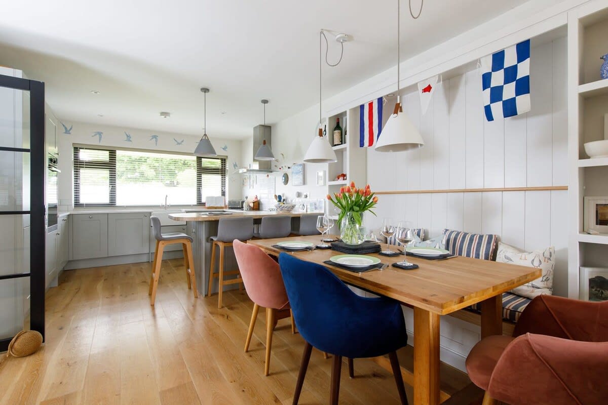 Pretty Coastal Home in Bosham, Close to Water