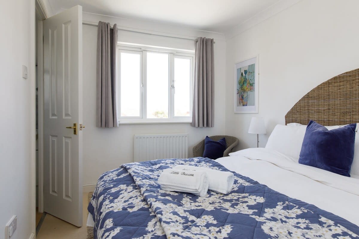 The king room has a shower ensuite.