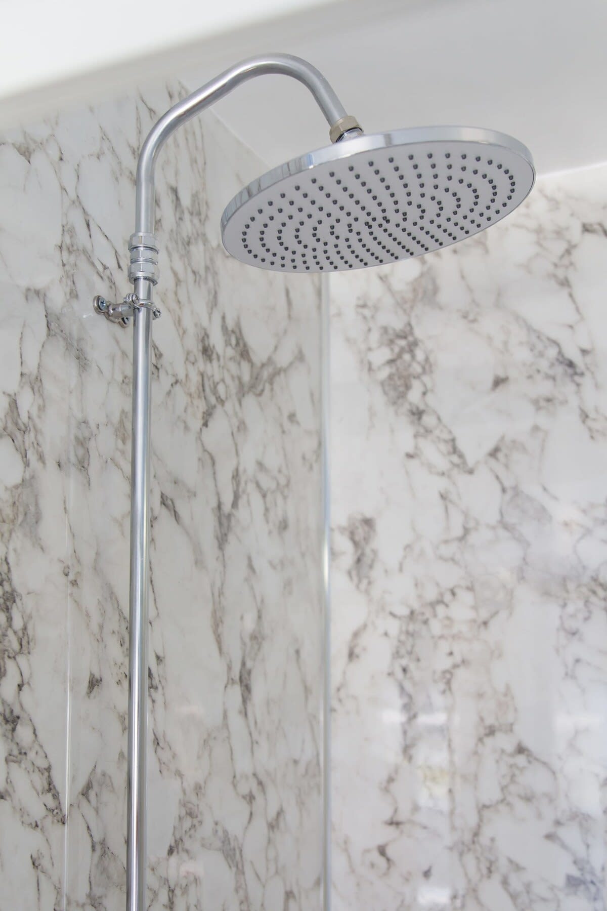 The carriage was recently renovated throughout, with all fixtures and fittings newly installed.