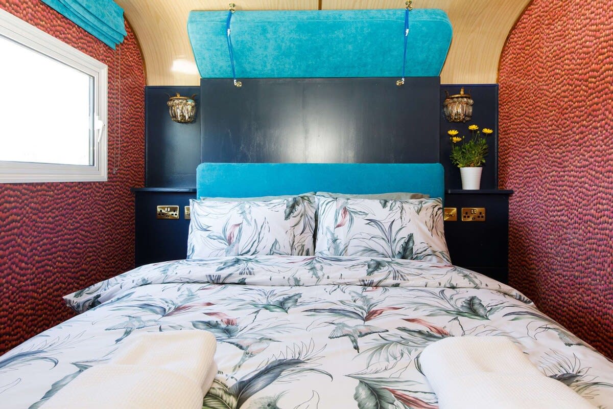 Restored Showman’s Carriage, King Bed and Pool