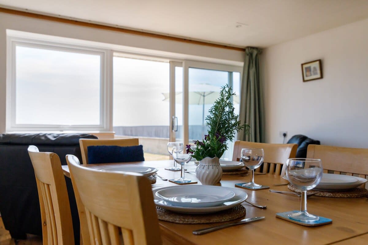 Gaze out to sea over breakfast, lunch or dinner.