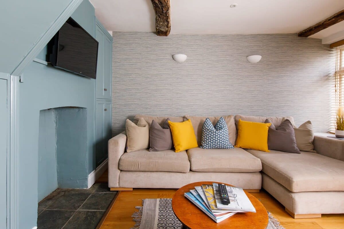 Charming 4bd Townhouse right in the city centre!