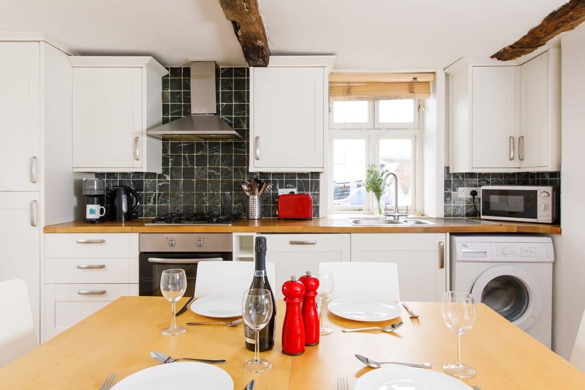 Charming 4bd Townhouse right in the city centre!