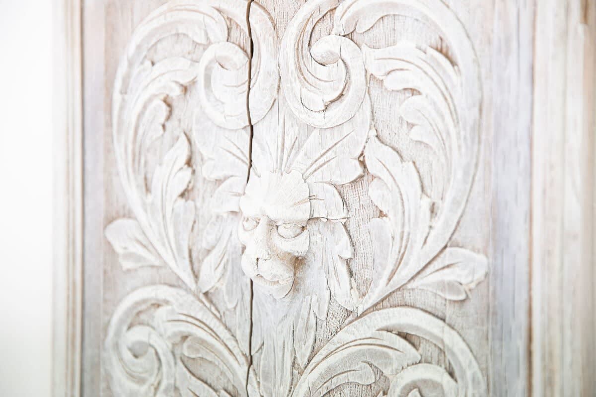 Beautiful interiors throughout.