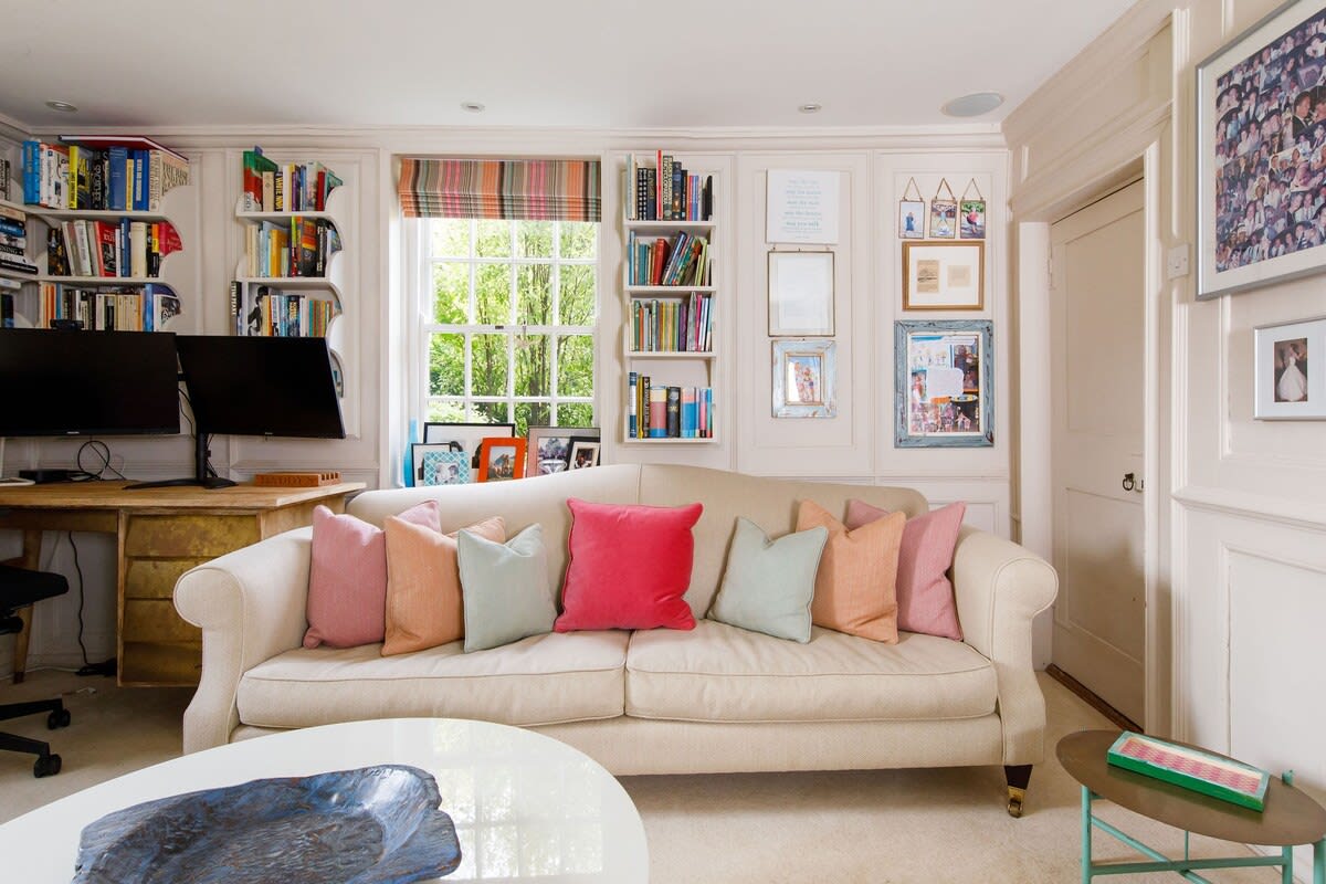 The drawing room has a handy workspace with desk, chair and computer monitors.