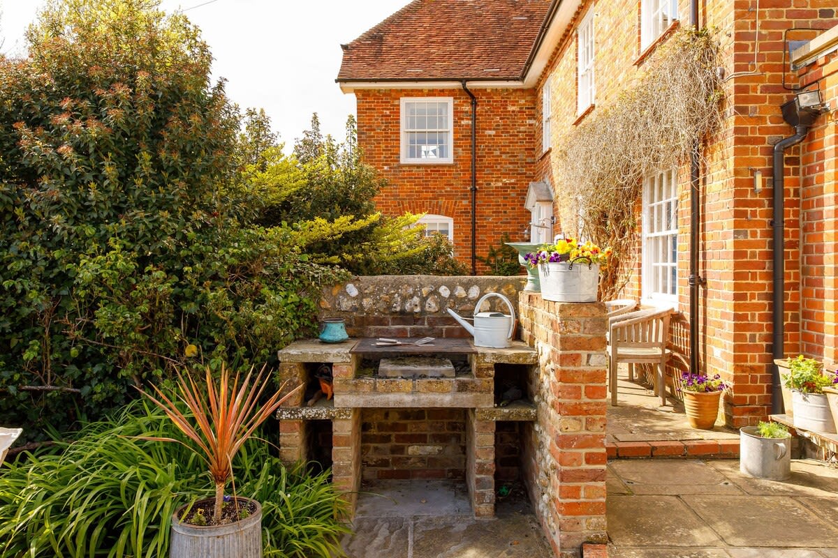 Light the BBQ and enjoy long, leisurely evenings with family and friends.