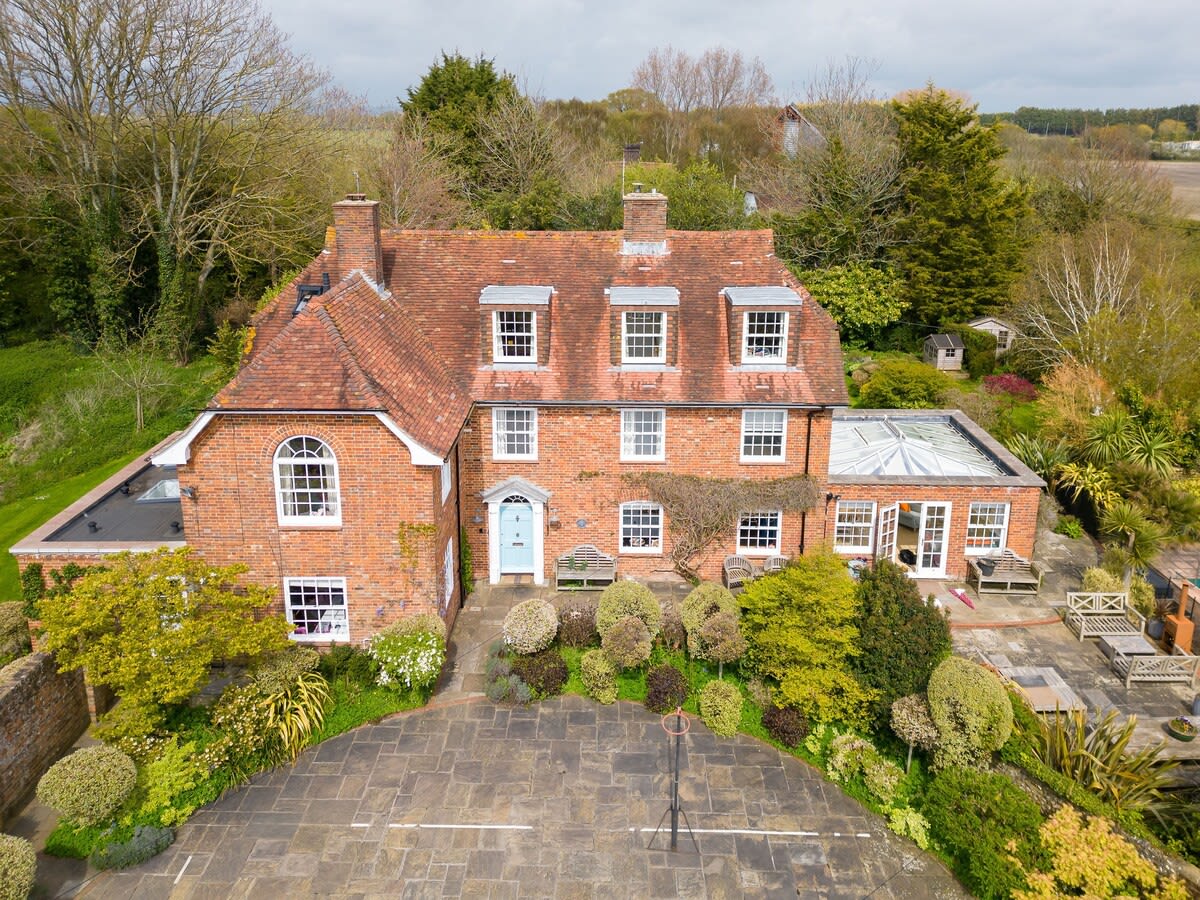 Amazing 5 BR Country Home ~ Pool, Gym, Yoga Studio