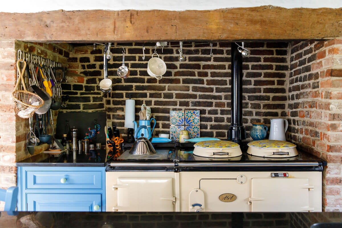 Cook up a storm for the whole family on the aga. You're spoilt for choice when it comes to utensils, dishes and other cookery equipment.