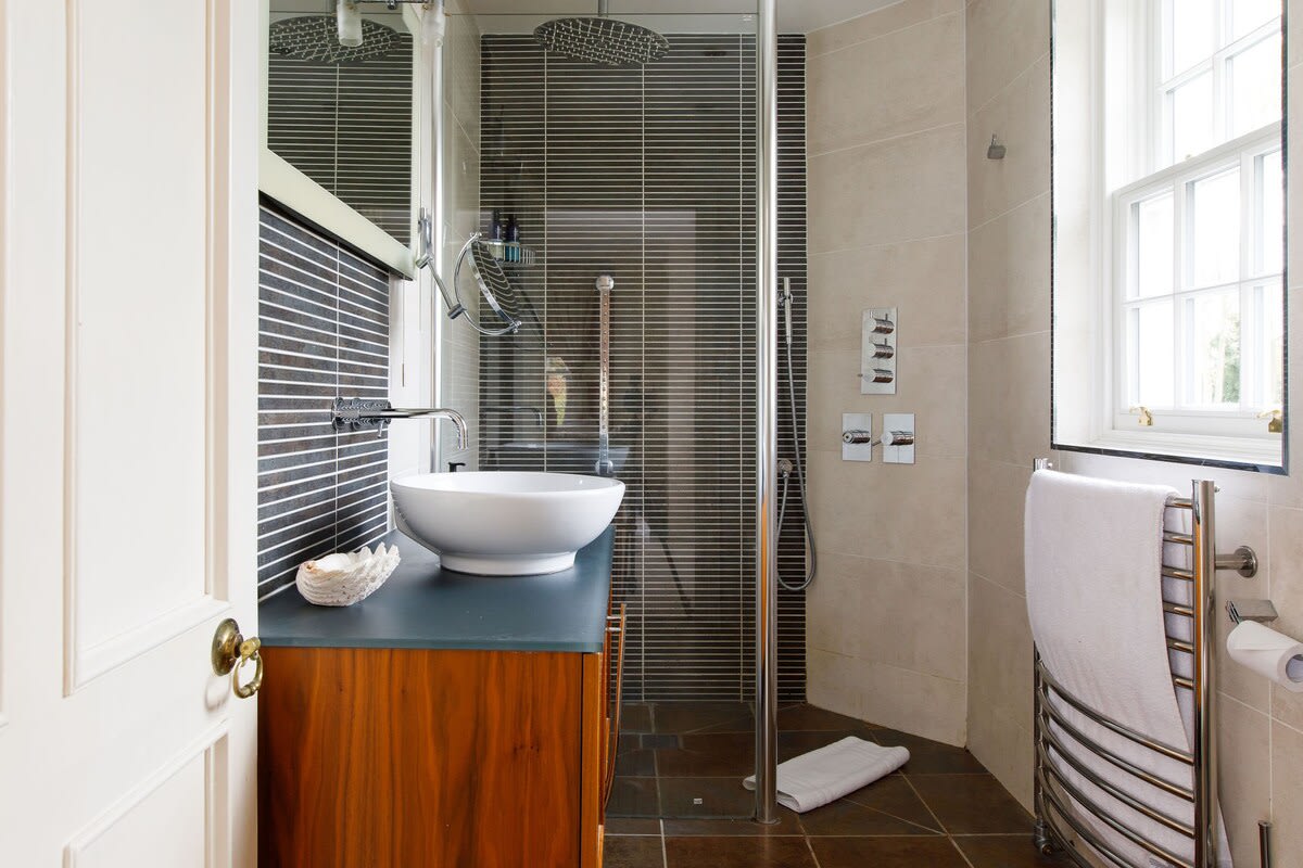 The king room has a shower ensuite.