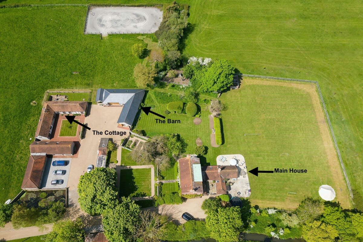 An overview of the country estate.