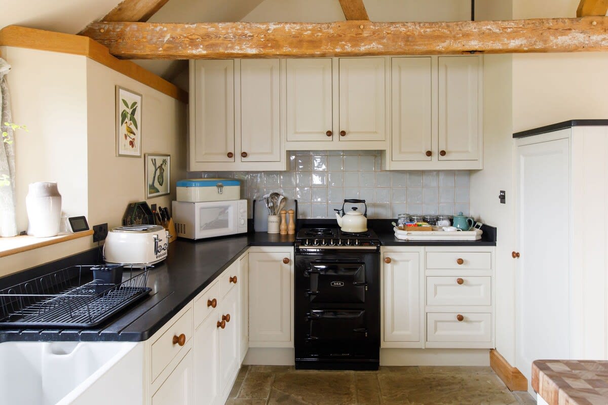 The kitchen has everything you need to prepare meals and drinks.