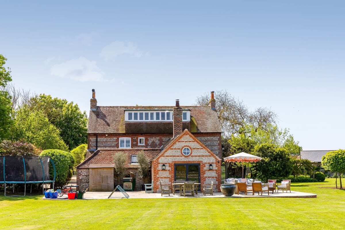 The home has a large rear patio with a beautiful seating area, fire pit and pizza oven. Enjoy an afternoon drink or evening sundowner while the children play on the trampoline and surrounding lawns.