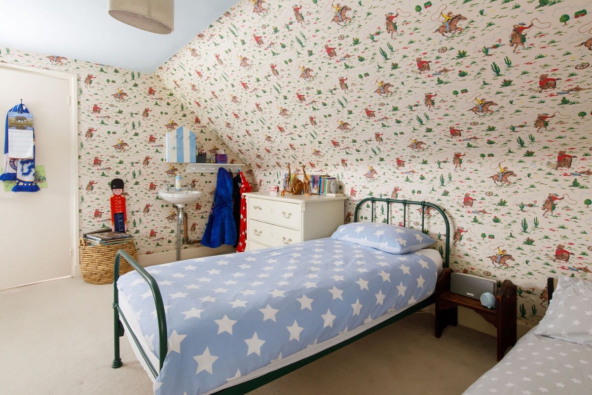 Fun wall paper and starry beds - what dreams are made of!