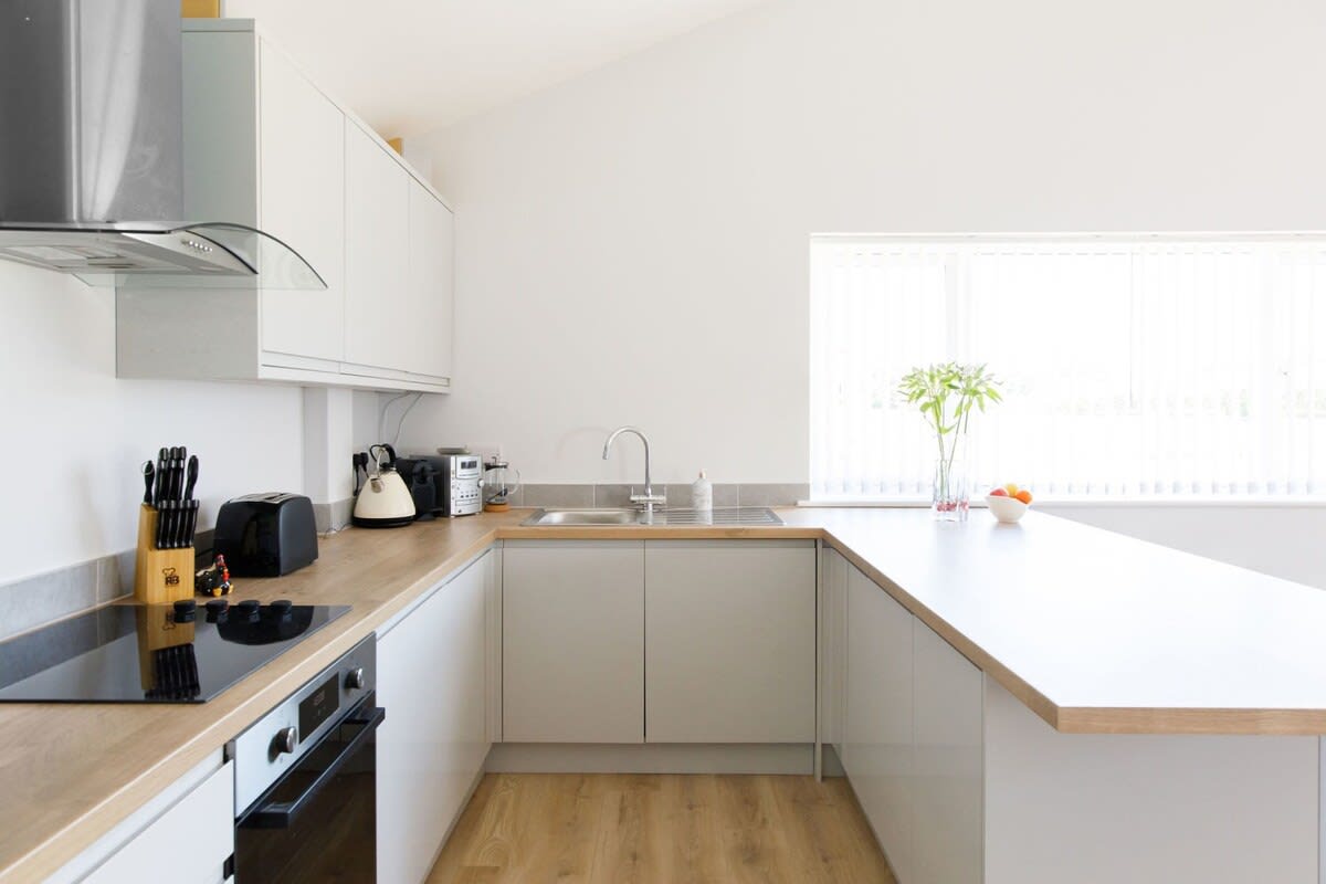 The home has a stylish fully-equipped kitchen with all the modern appliances you need for preparing meals and picnics.