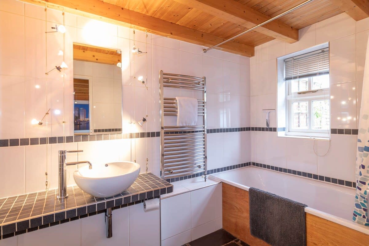 Stylist Split Level 2 Bed with Parking