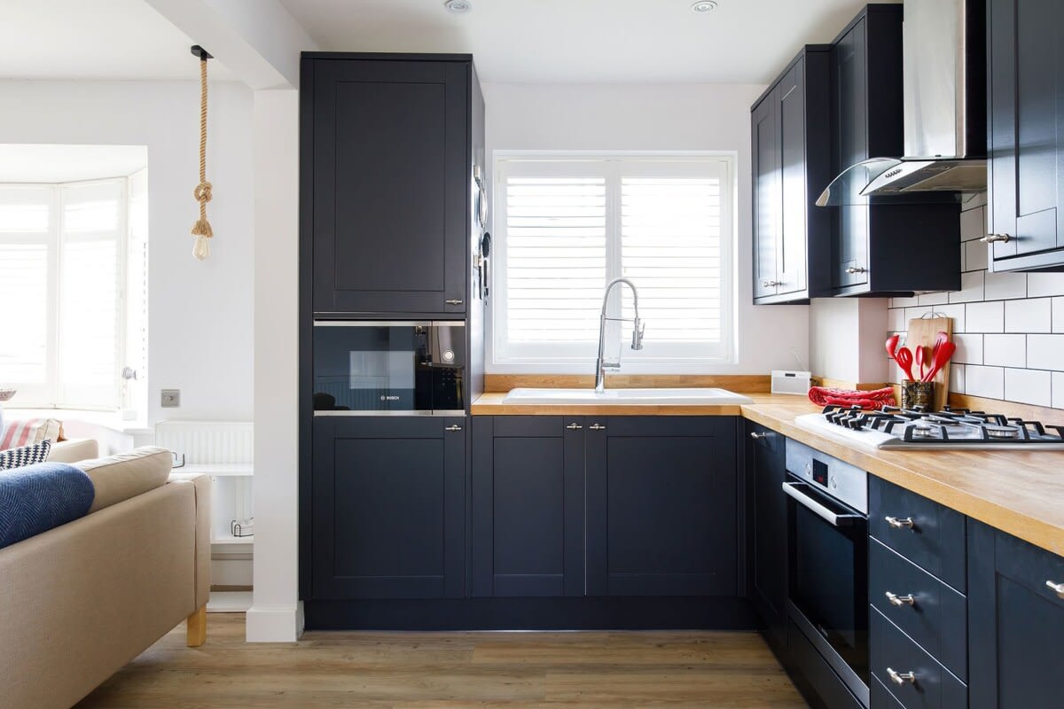 The kitchen is fully equipped with state-of-the-art appliances, spacious countertops and ample cabinetry to satisfy all your needs.