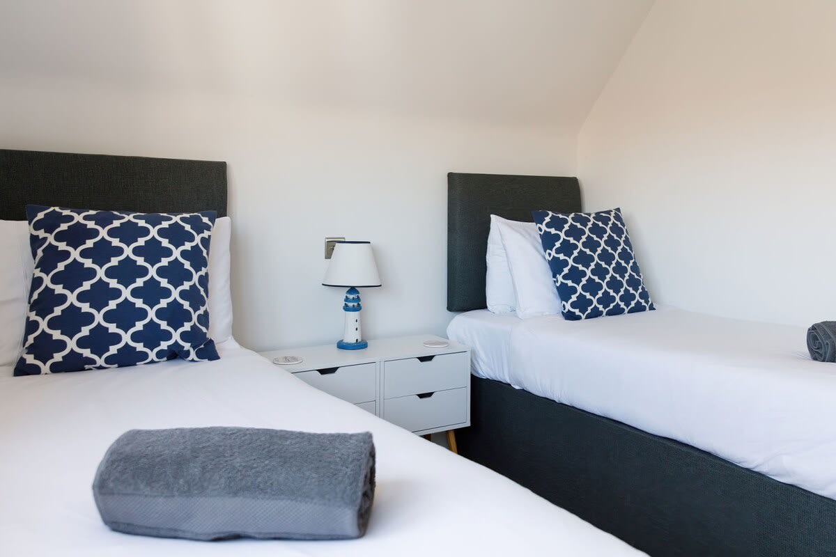 The twin room is a good size and has all your home from home comforts.