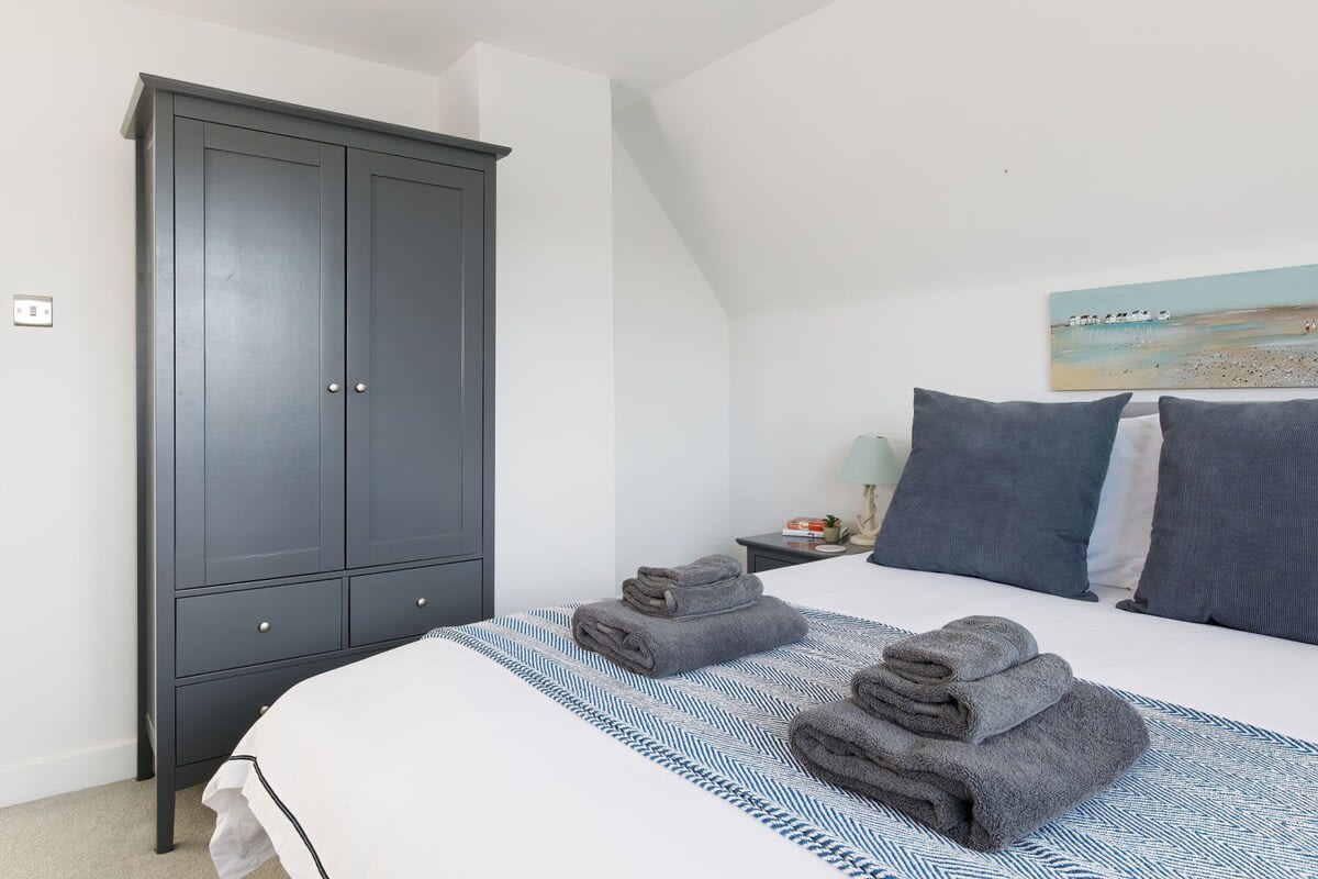 There are wardrobes, draws & hanging space.