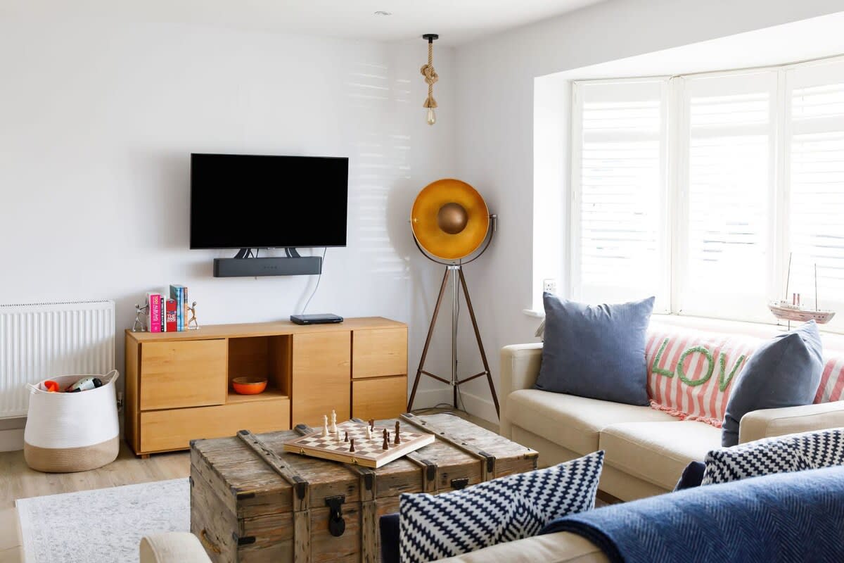 Find your place on the comfy sofas, pick a movie and enjoy with family and friends.