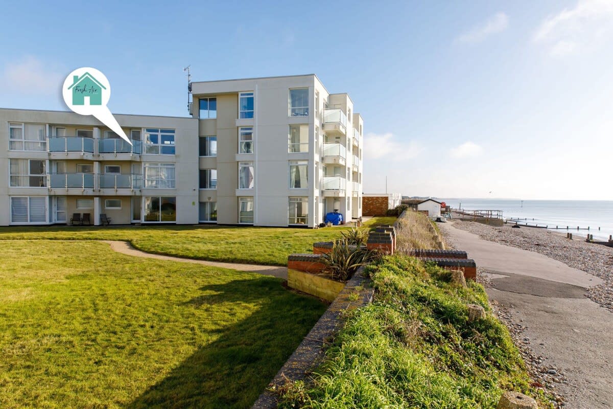 This image shows exactly where the apartment is...look how close to the beach.