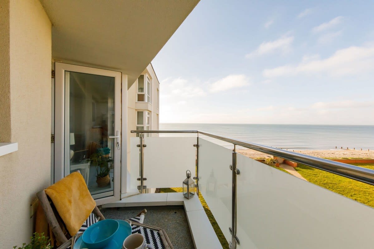 Two Bed Seafront Escape in East Wittering