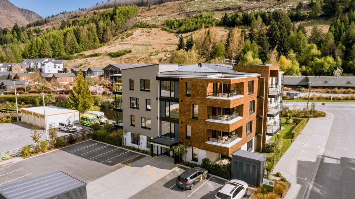 Modern Apartment Near Coronet Peak Skiing