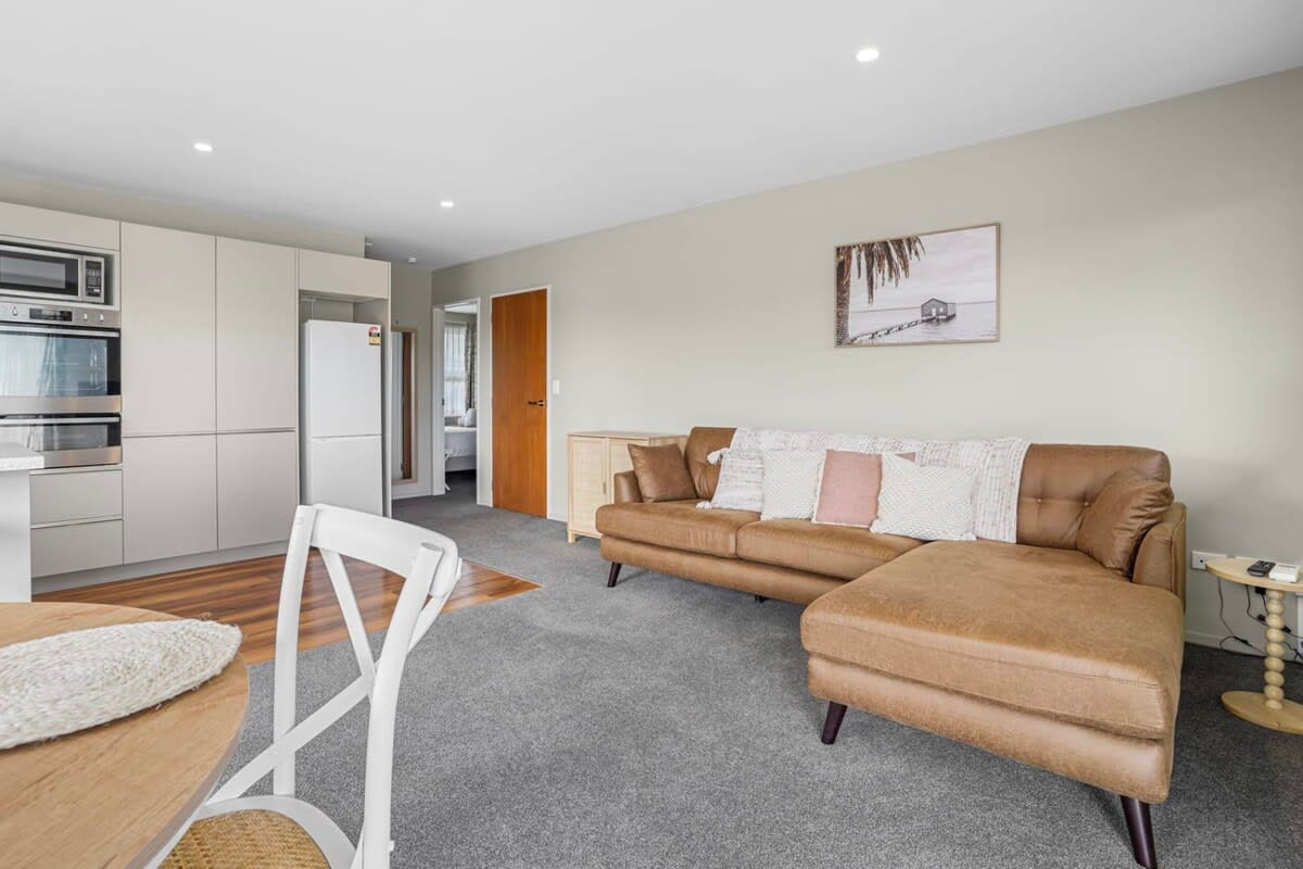 Modern 2-Bedroom Oasis, Just Steps from the Beach
