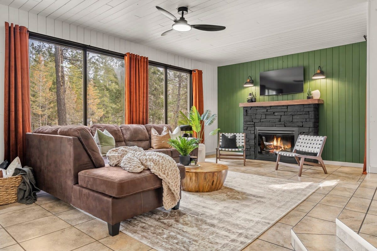 The Sleeping Moose | Cozy Cabin in the BC Rockies! — Fairmont Hot Springs, British Columbia — vacation rental