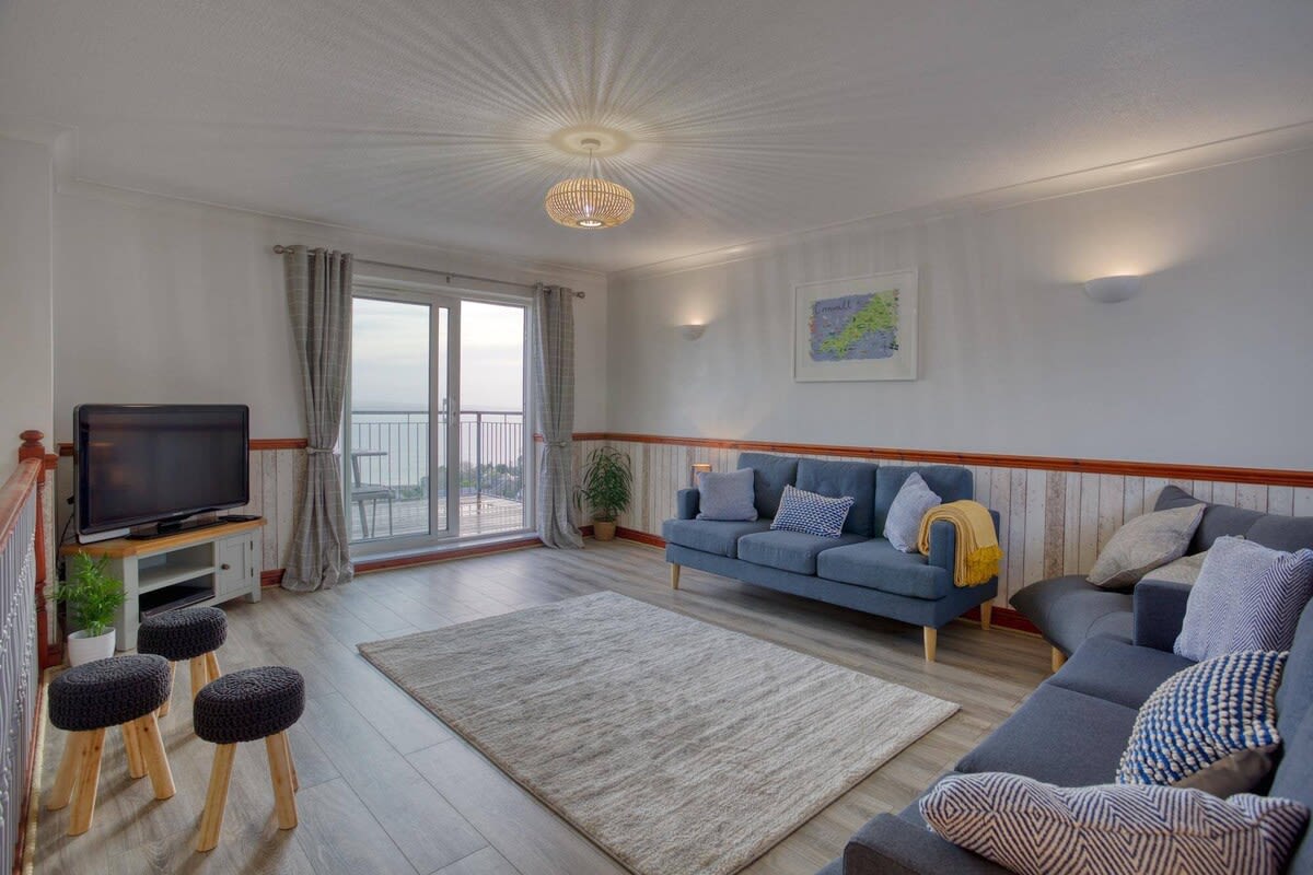 Large House with Panoramic Sea Views & Parking — Newlyn, England — vacation rental