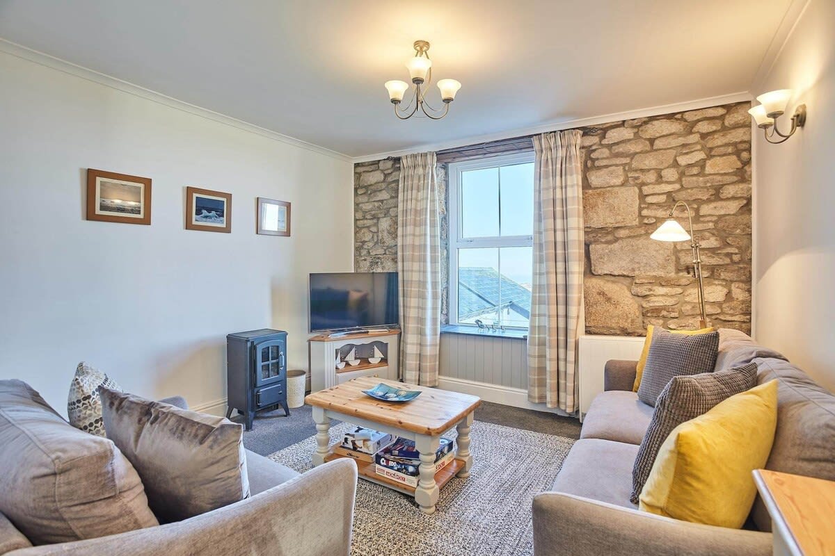 Cosy Flat, Sea Views , Short Walk to Shops & Pub — Sennen, Cornwall — vacation rental