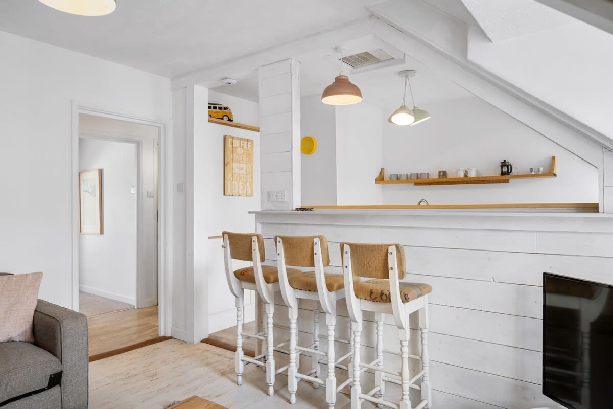 Beach-Style Flat, 2 Min Walk to Tolcarne Beach — Newquay, England — vacation rental