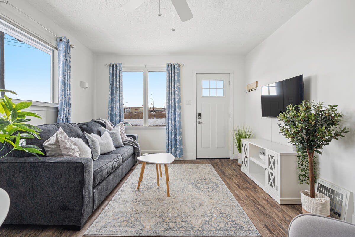 Family Retreat w/ Backyard, BBQ & Play Area — Drumheller, Alberta — vacation rental