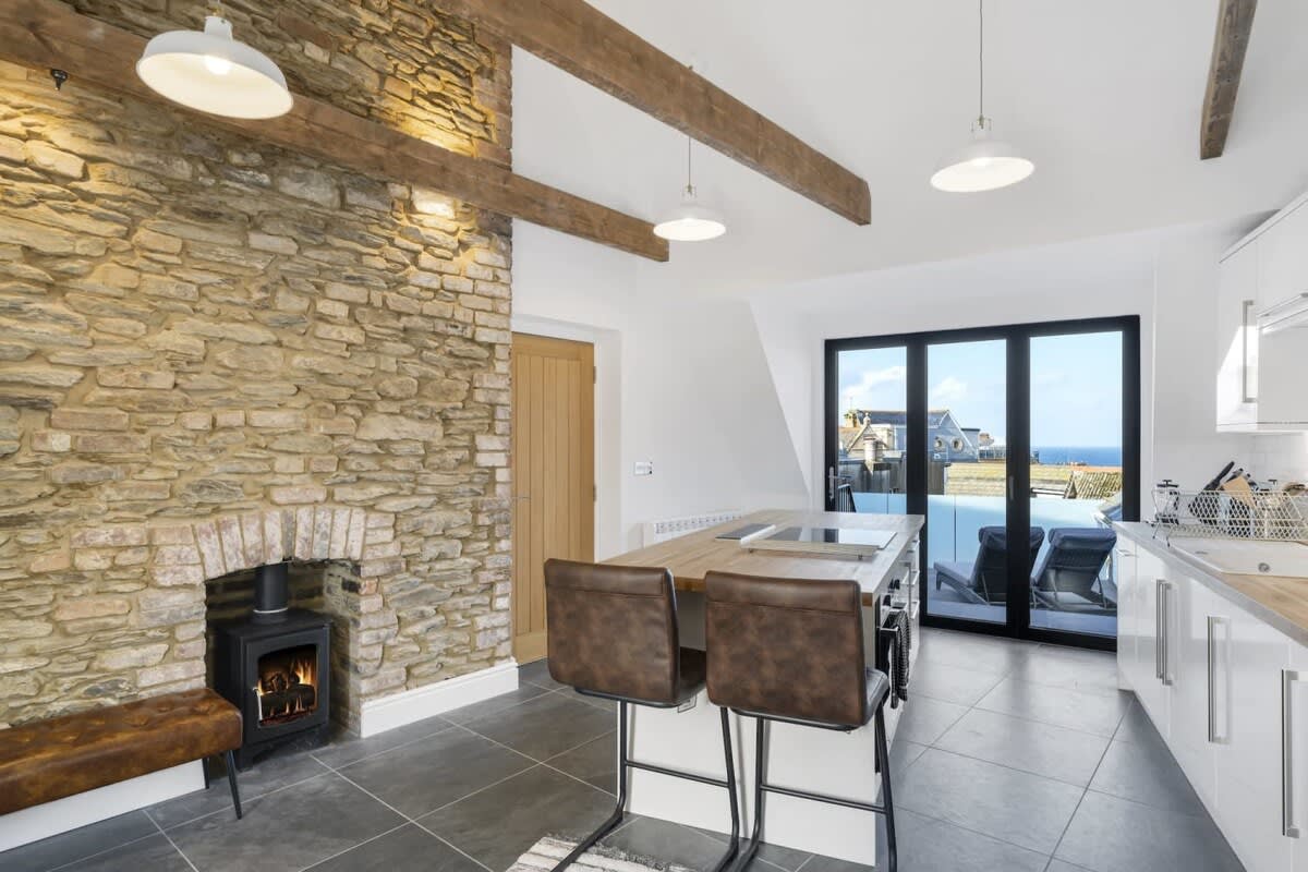 Stylish Apartment, Sea Views, Central Newquay — Newquay, England — vacation rental