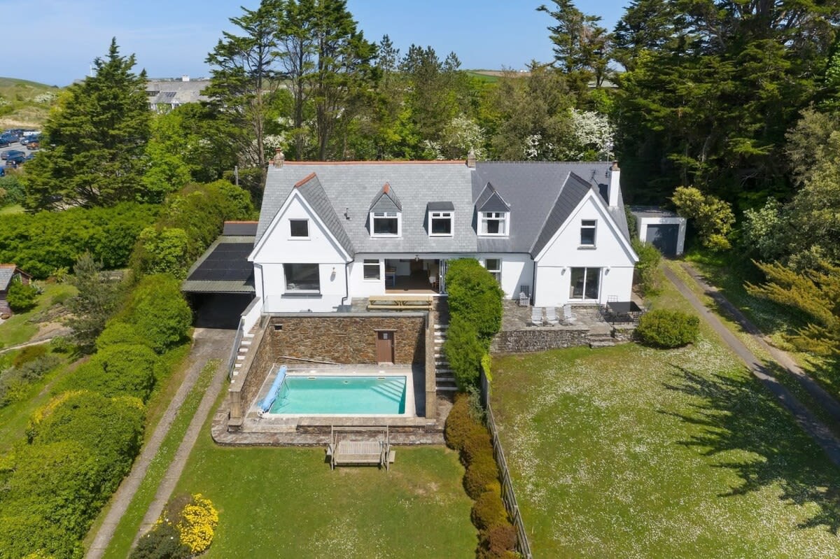 Beautiful Home with Pool Overlooking Camel Estuary — Rock, England — vacation rental