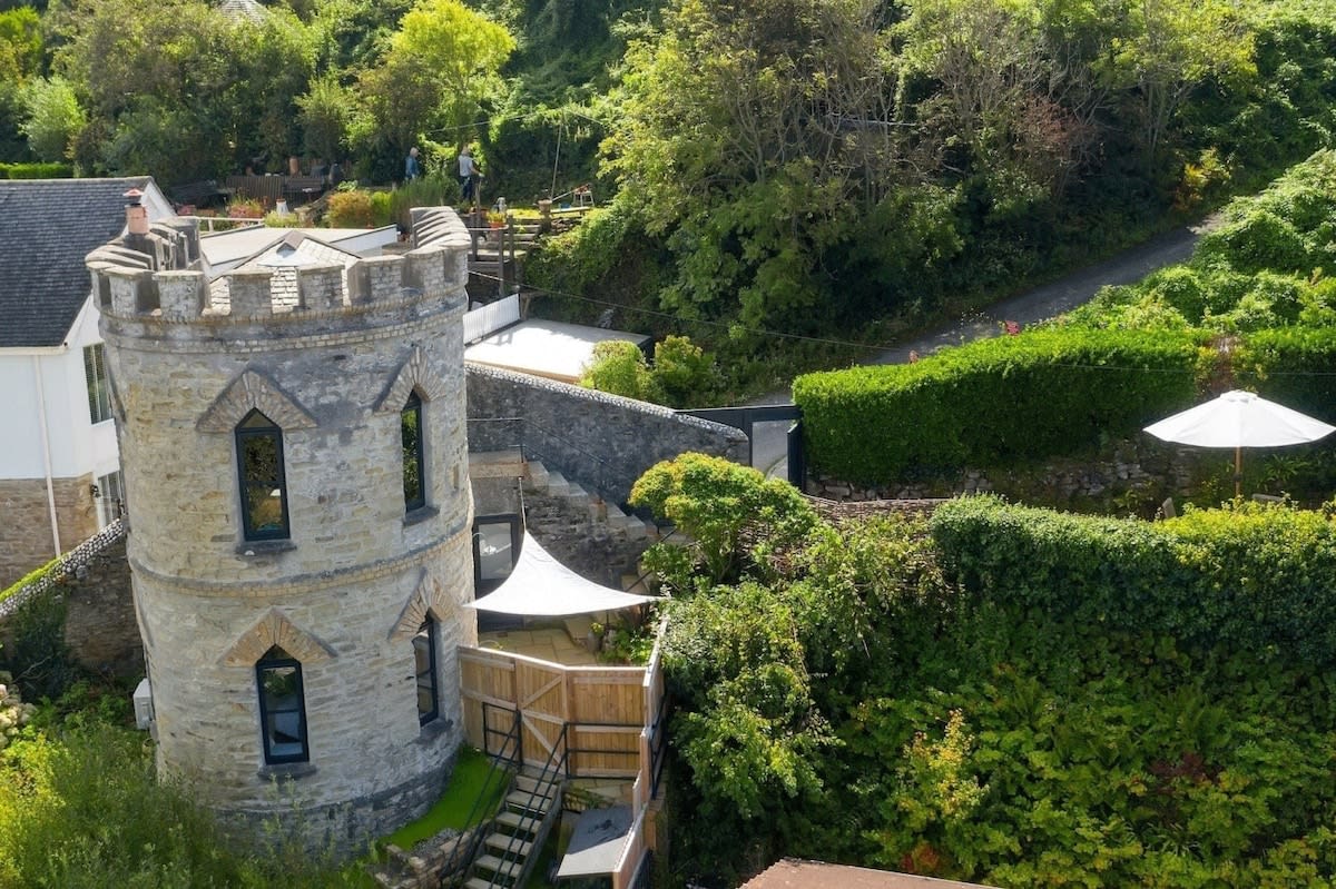Castle by the Beach with Sea Views, Portreath — Redruth, England — vacation rental