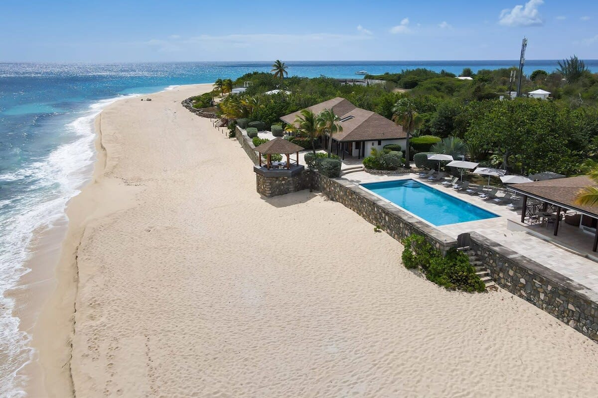Blue Beach (4 bedrooms) - Baie Longue beachfront villa with pool, Terres Basses, St. Martin — Terres Basses, Collectivité de Saint-Martin — vacation rental