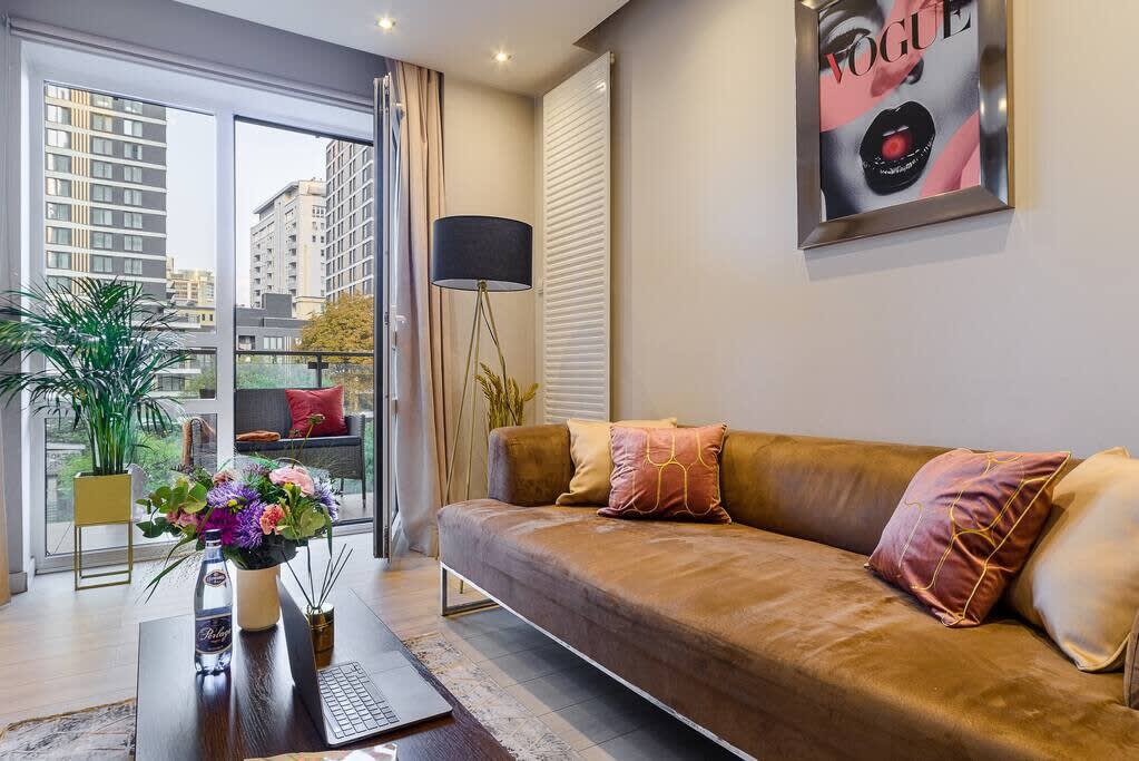 Lumina luxury apart in Platinium Towers