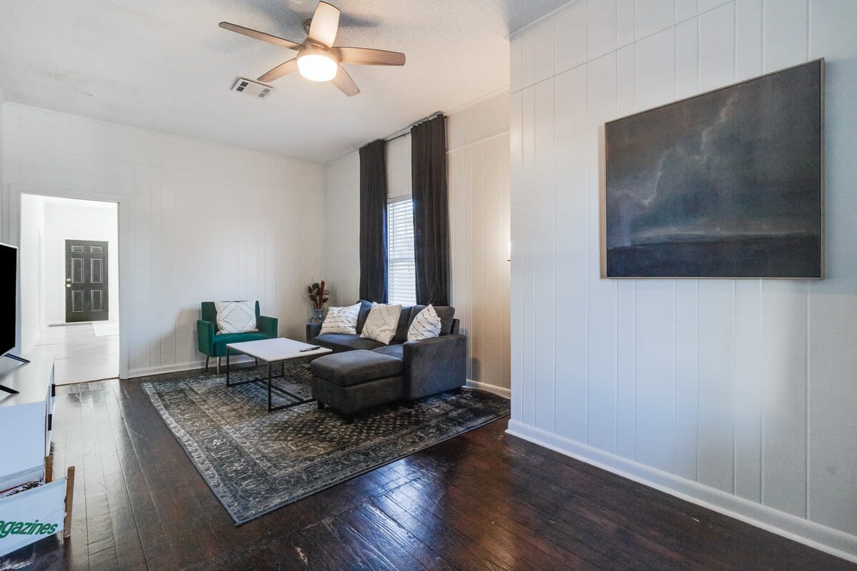 Freetown Hideaway-Private Room, Shared Kitchen & Free Parking