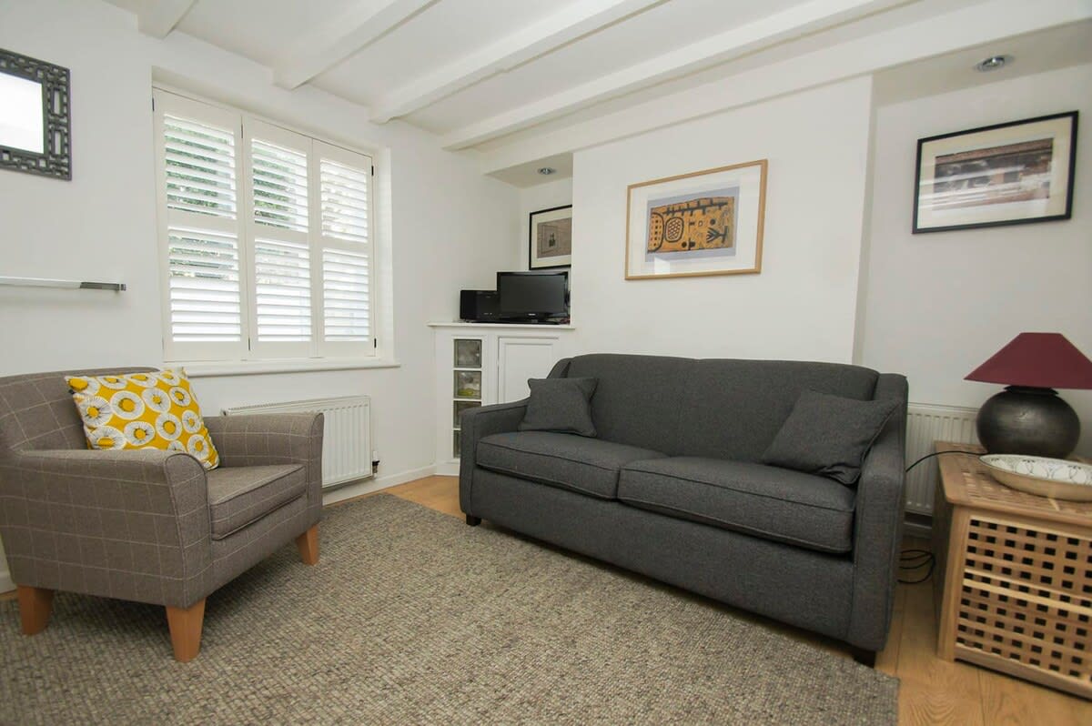 Marine Gardens |Terrace|by Brighton Holiday Lets - Brighton Holiday Home - Image 8