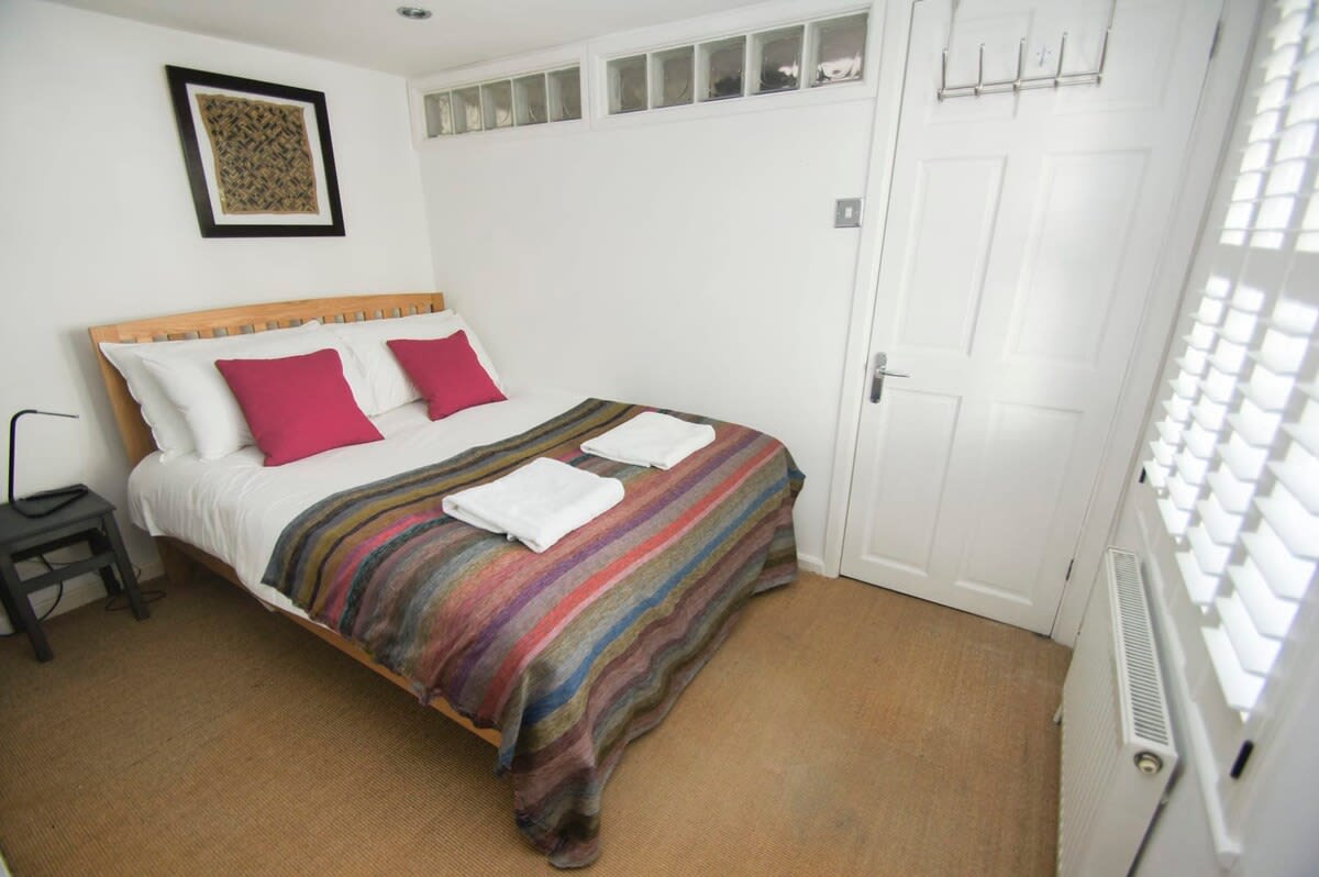 Marine Gardens |Terrace|by Brighton Holiday Lets - Brighton Holiday Home - Image 7
