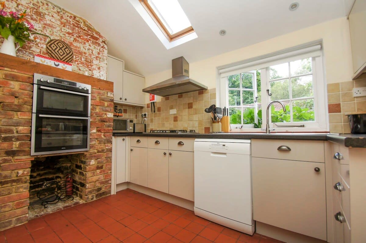 Beeches Cottage |Garden| by Brighton Holiday Lets - Brighton Holiday Home - Image 16