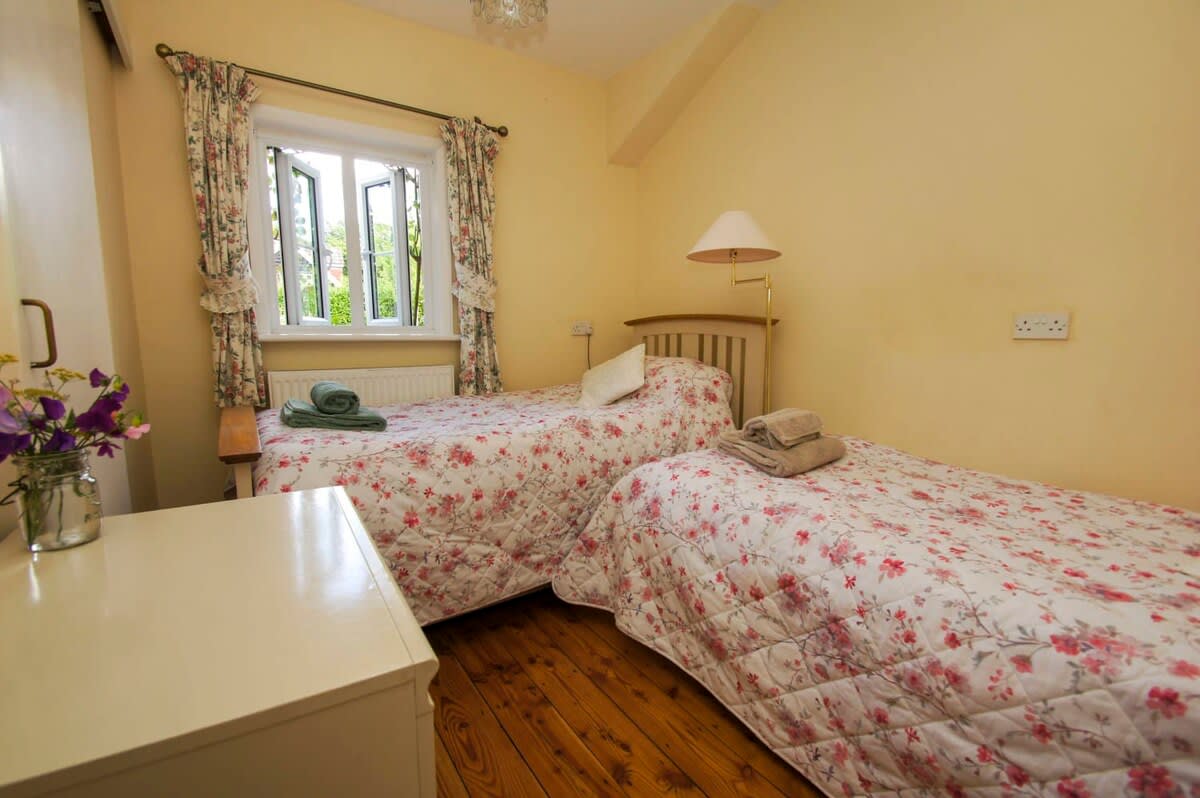 Beeches Cottage |Garden| by Brighton Holiday Lets - Brighton Holiday Home - Image 9