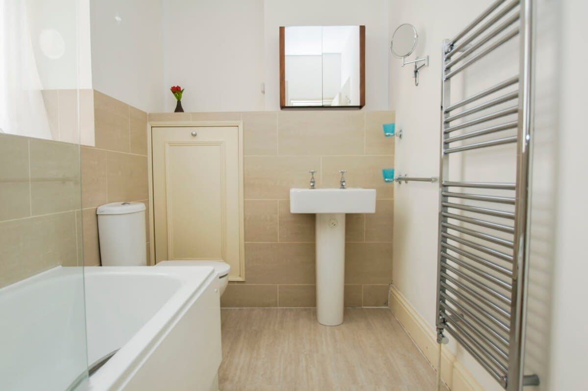 No 5 |Close to Seafront| by Brighton Holiday Lets