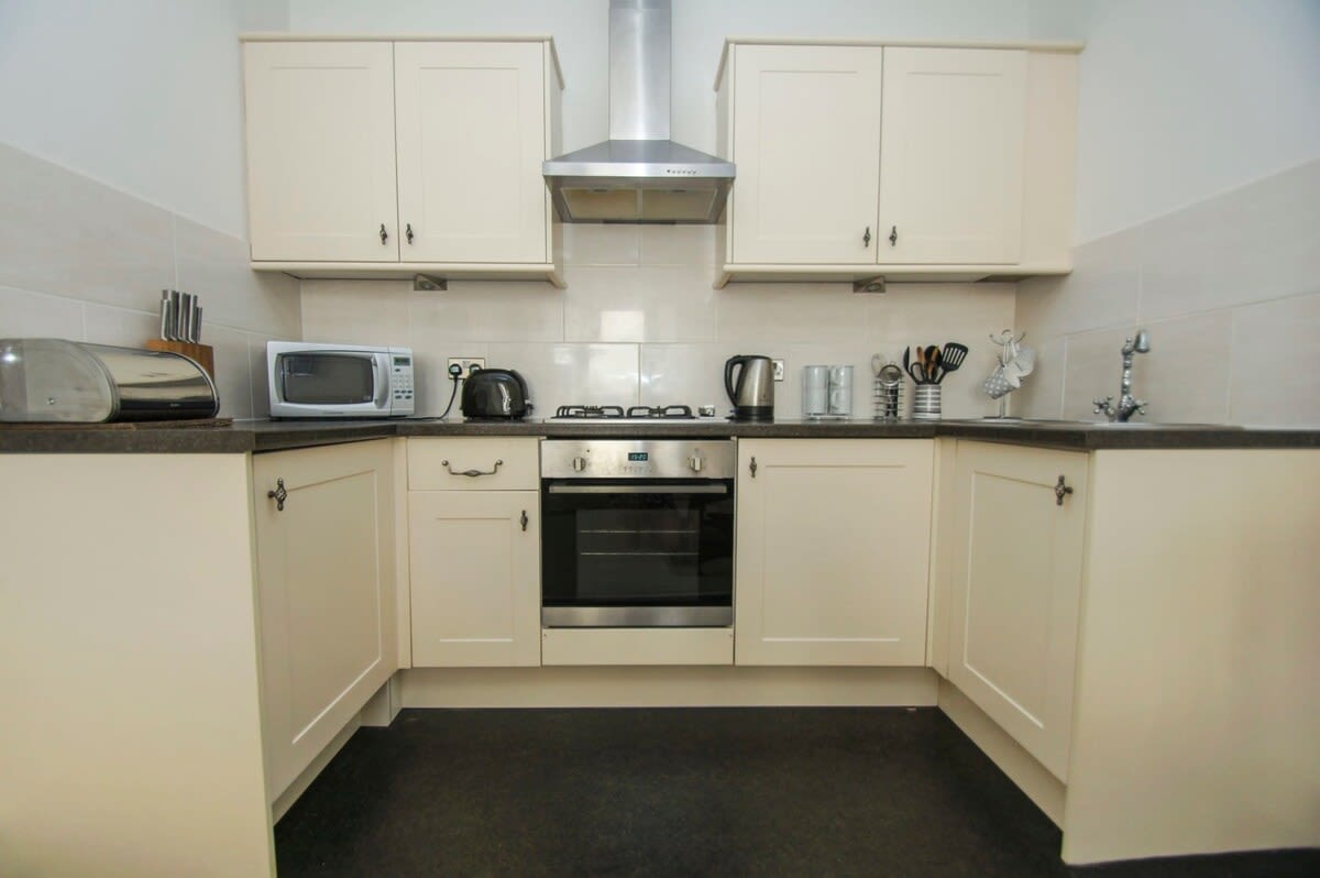 No 5 |Close to Seafront| by Brighton Holiday Lets - Brighton Holiday Home - Image 10